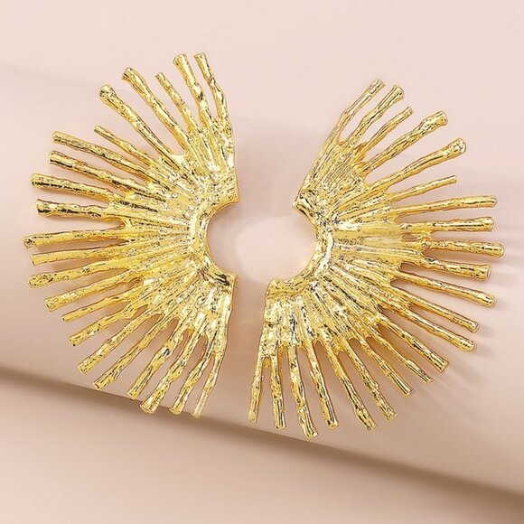 Gold tone spike earrings minimalistic chic trending - Picture 2 of 3